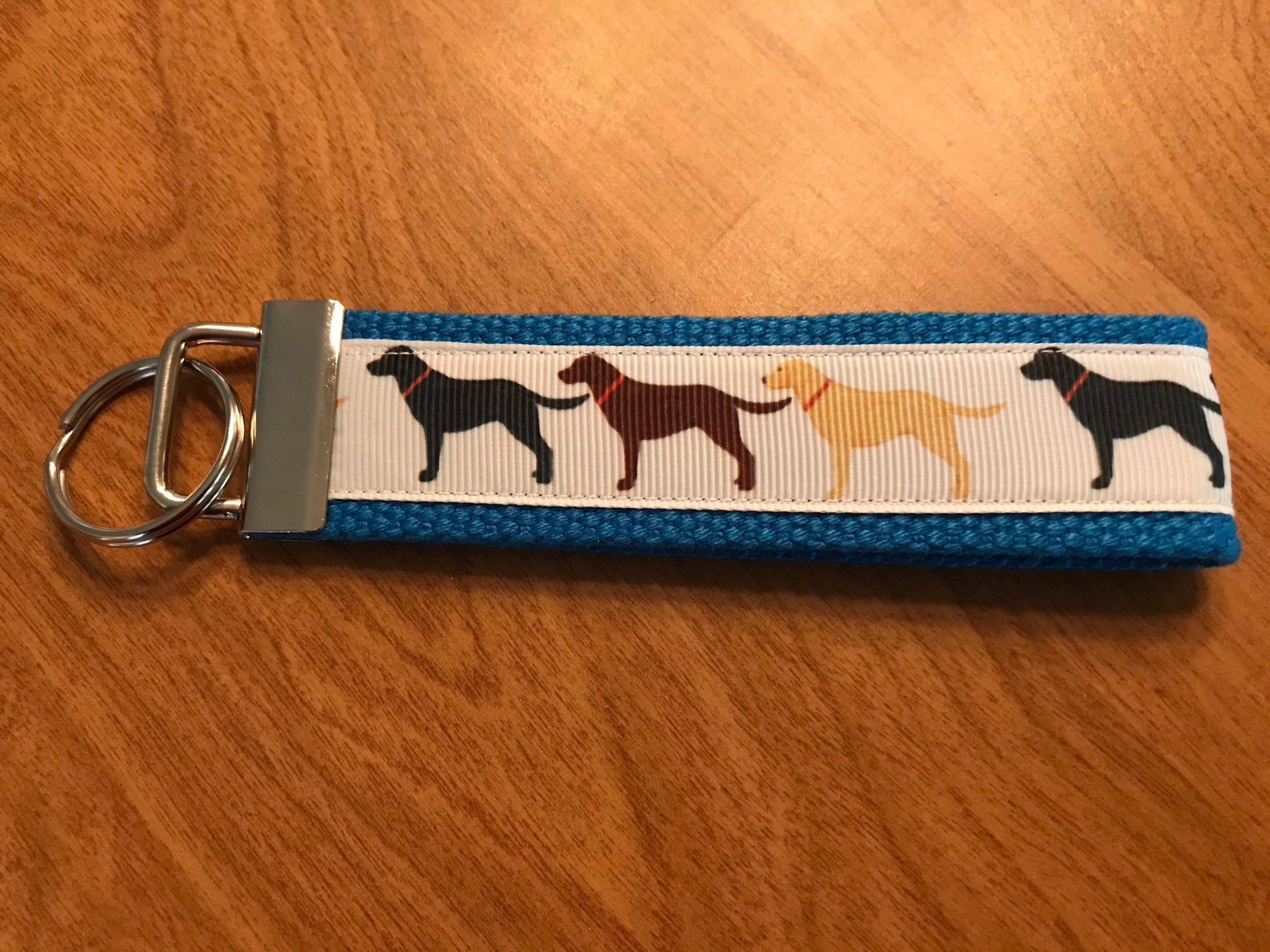 Labrador Retriever Wristlet Keychain – Dog Lover Gift with Yellow, Black & Chocolate Labs