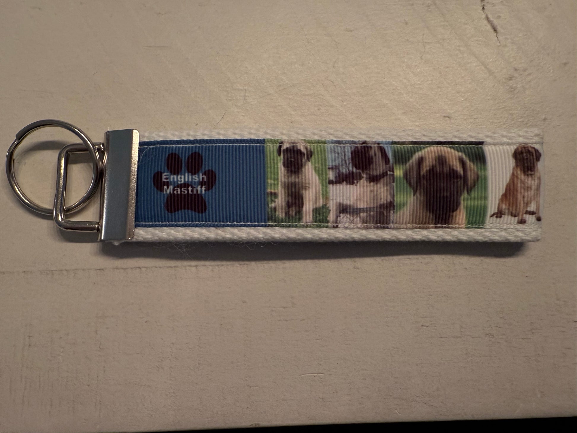 English Mastiff Keychain – Durable Dog Lover Gift | Cute Mastiff Key Fob
