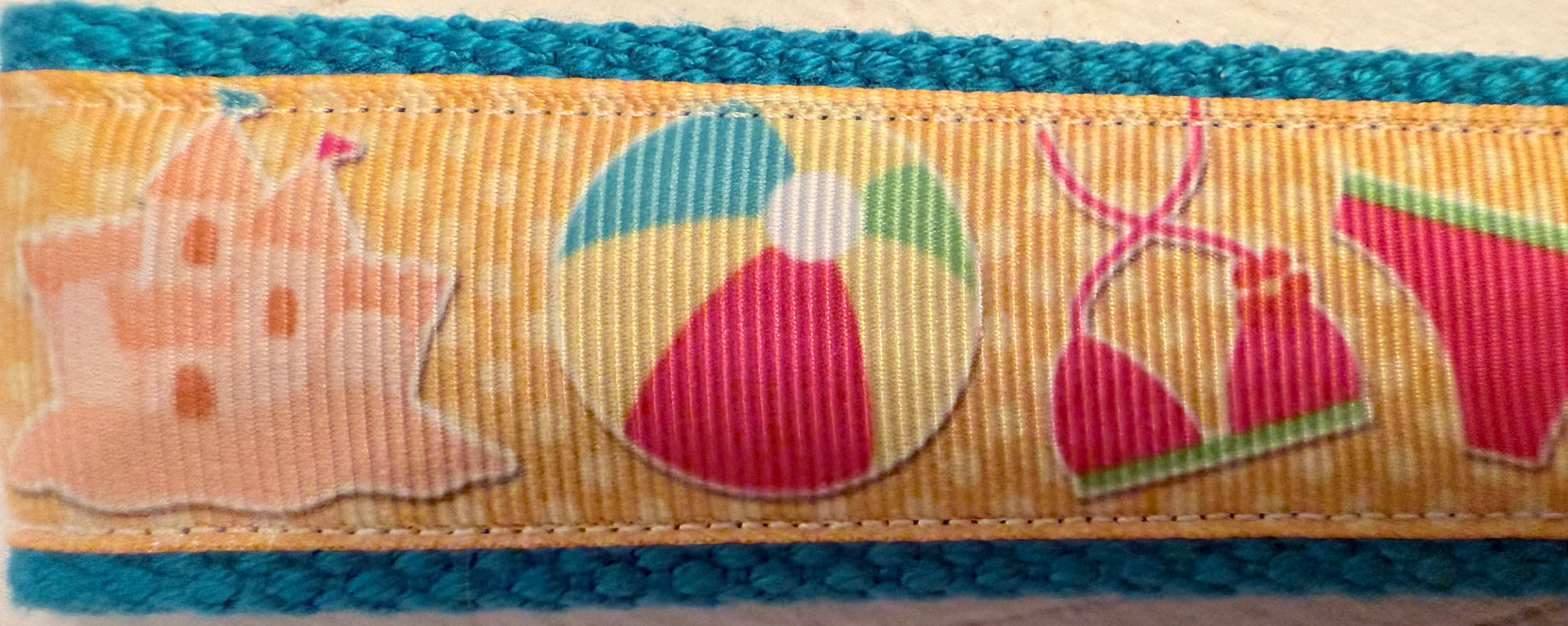 Beach Vibes Wristlet Keychain – Carry Summer with You! 🏖️