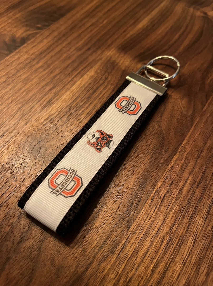 🐯 Occidental College Keychain – Oxy Tigers Octagonal Keychain – College Spirit Gift – Handmade Accessory for Students, Alumni & Fans