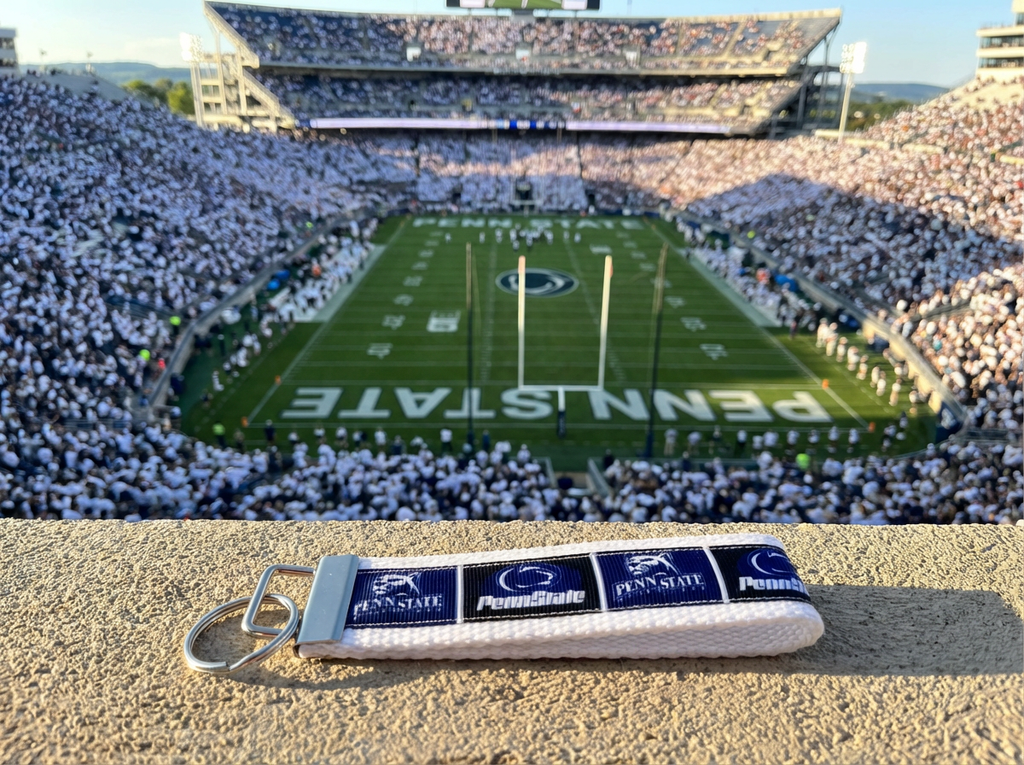 🦁 Penn State Wristlet Keychain – Nittany Lions Game Day Accessory | Handmade School Pride Key Fob
