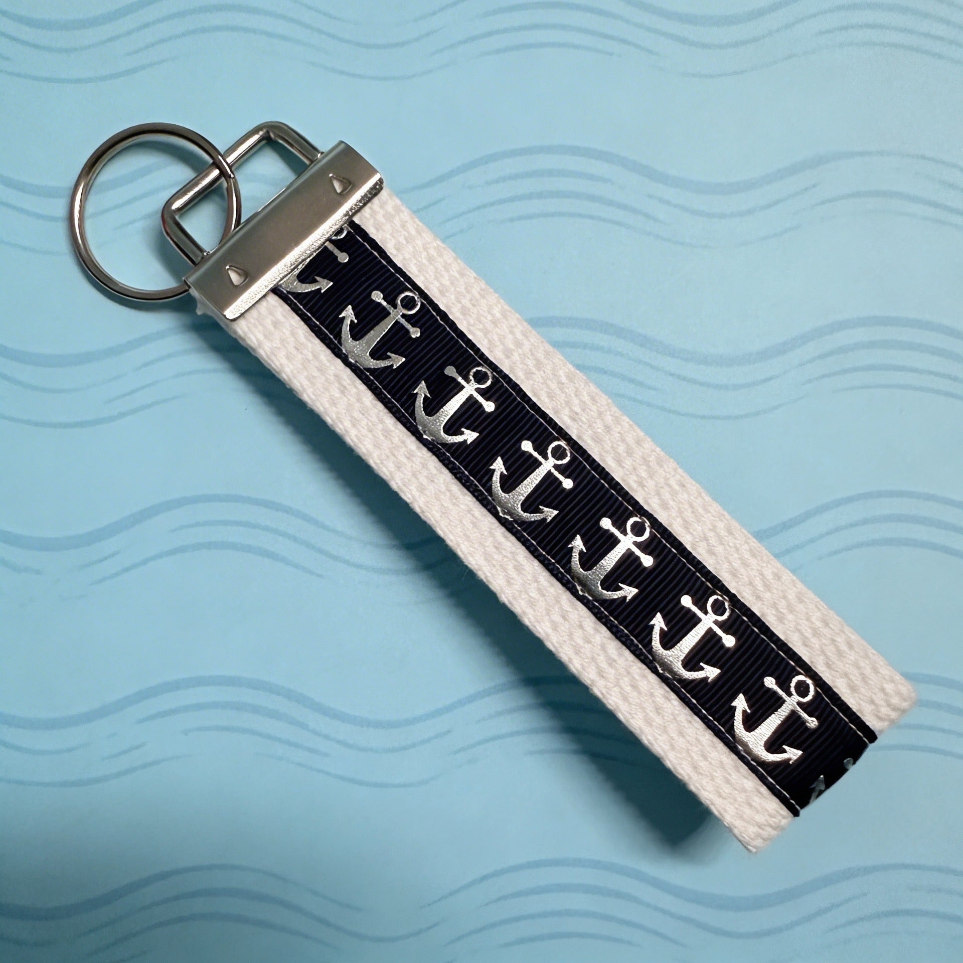 ⚓ Nautical Anchor Keychain — Navy & White Wristlet Key Fob, Beach Lover Gift, Boat Key Holder, Coastal Accessory