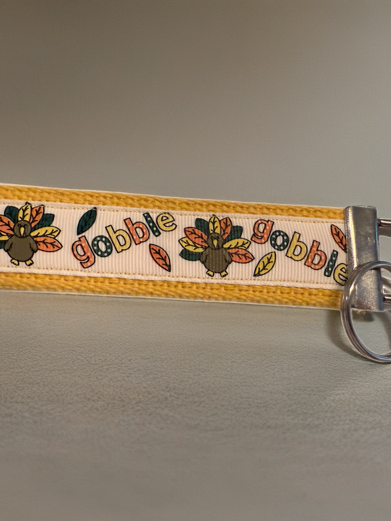 🦃 “Gobble Gobble” Turkey Wristlet Keychain – Festive & Fun for Fall!