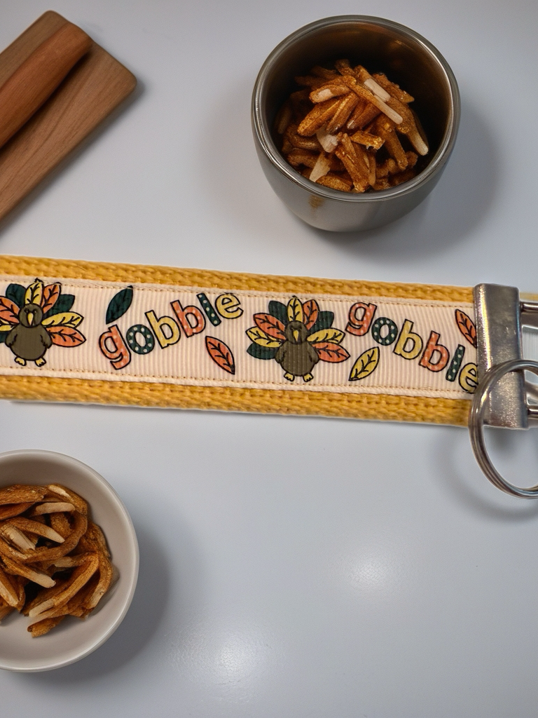 🦃 “Gobble Gobble” Turkey Wristlet Keychain – Festive & Fun for Fall!
