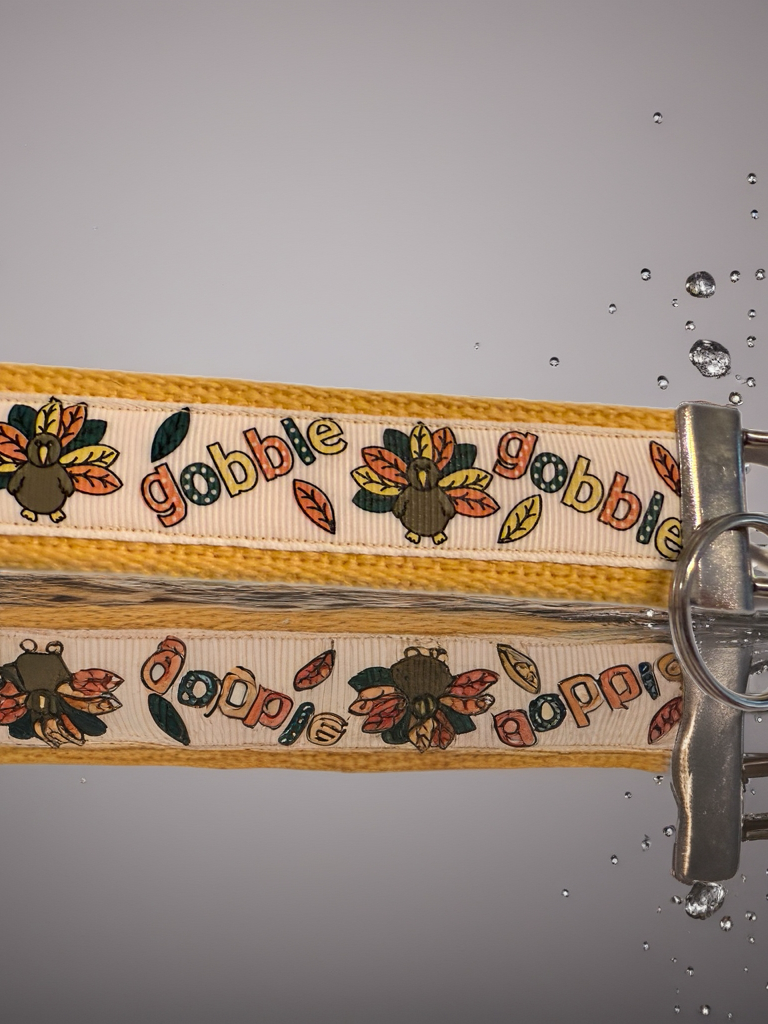 🦃 “Gobble Gobble” Turkey Wristlet Keychain – Festive & Fun for Fall!