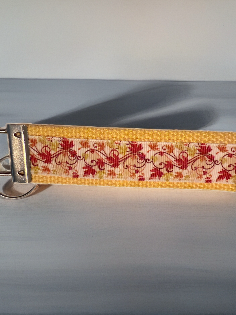 🍂 Fall Leaves Wristlet Keychain – Elegant Autumn Accessory for Seasonal Style
