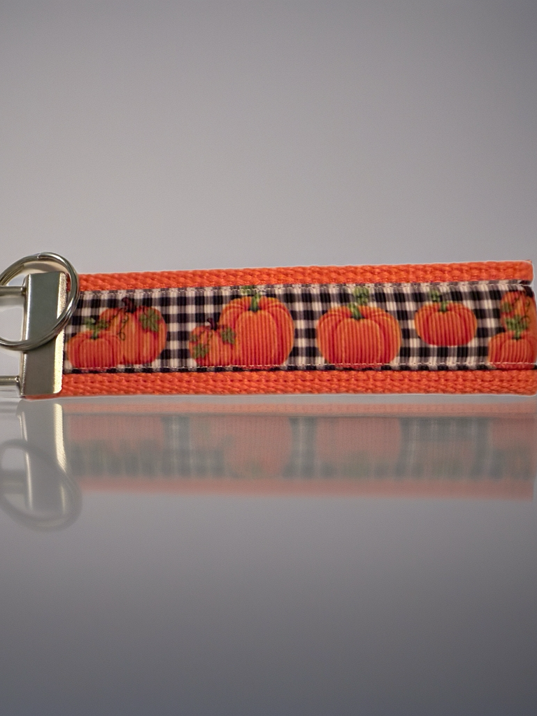 🎃 Pumpkin Patch Wristlet Keychain – Cozy Fall Gingham Style
