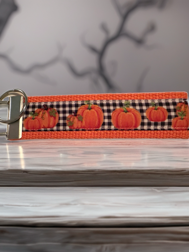 🎃 Pumpkin Patch Wristlet Keychain – Cozy Fall Gingham Style
