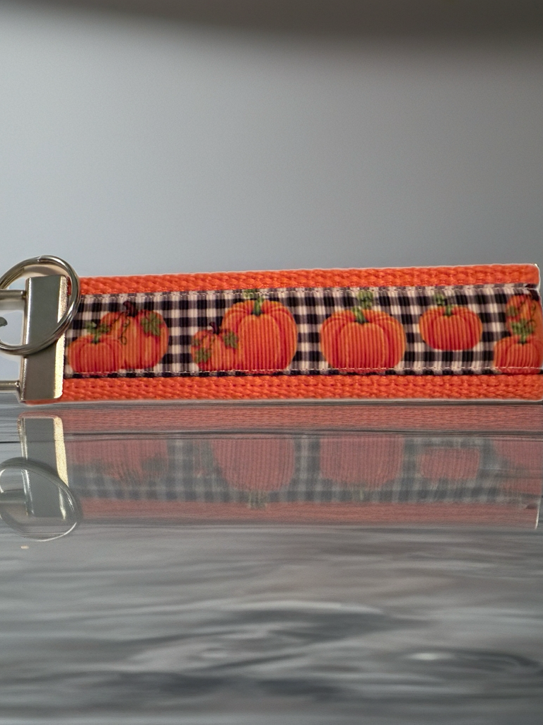 🎃 Pumpkin Patch Wristlet Keychain – Cozy Fall Gingham Style