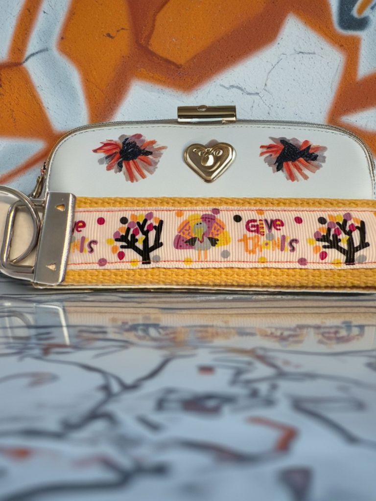 🦃 “Give Thanks” Fall Wristlet Keychain – Festive Thanksgiving Accessory