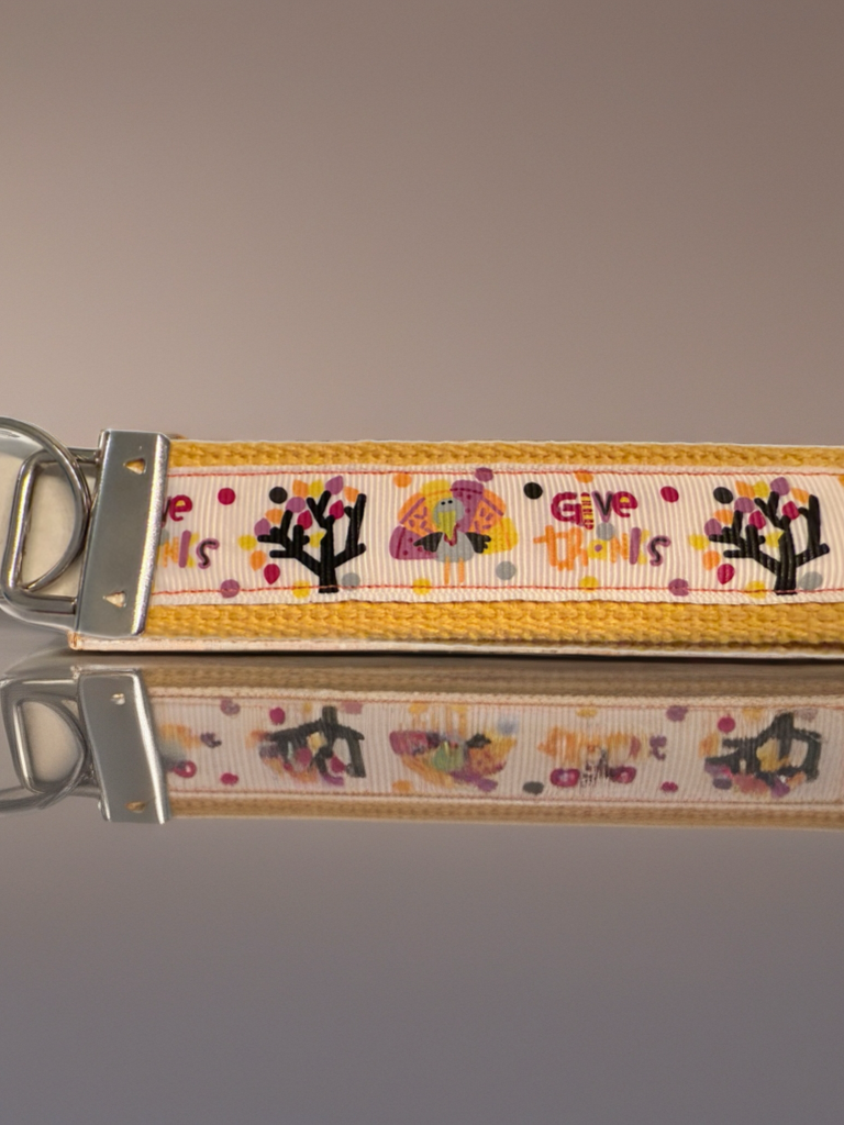 🦃 “Give Thanks” Fall Wristlet Keychain – Festive Thanksgiving Accessory