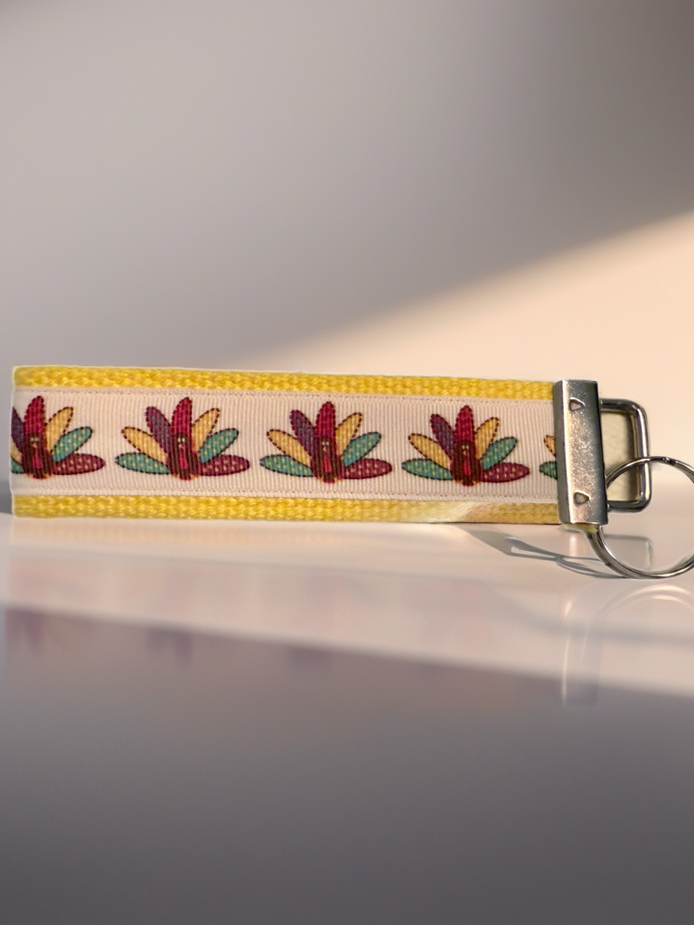 🦃 Thanksgiving Feather Wristlet Keychain – Fall Turkey-Inspired Accessory