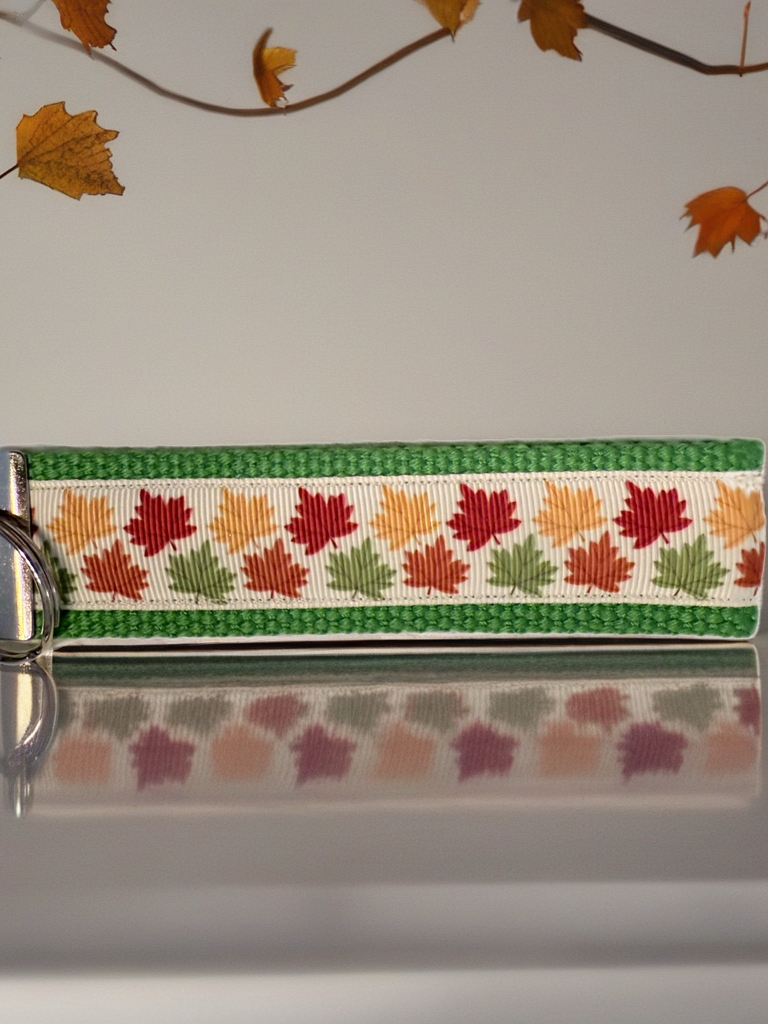 🍁 Autumn Leaves Wristlet Keychain – Handmade Fall & Thanksgiving Accessory