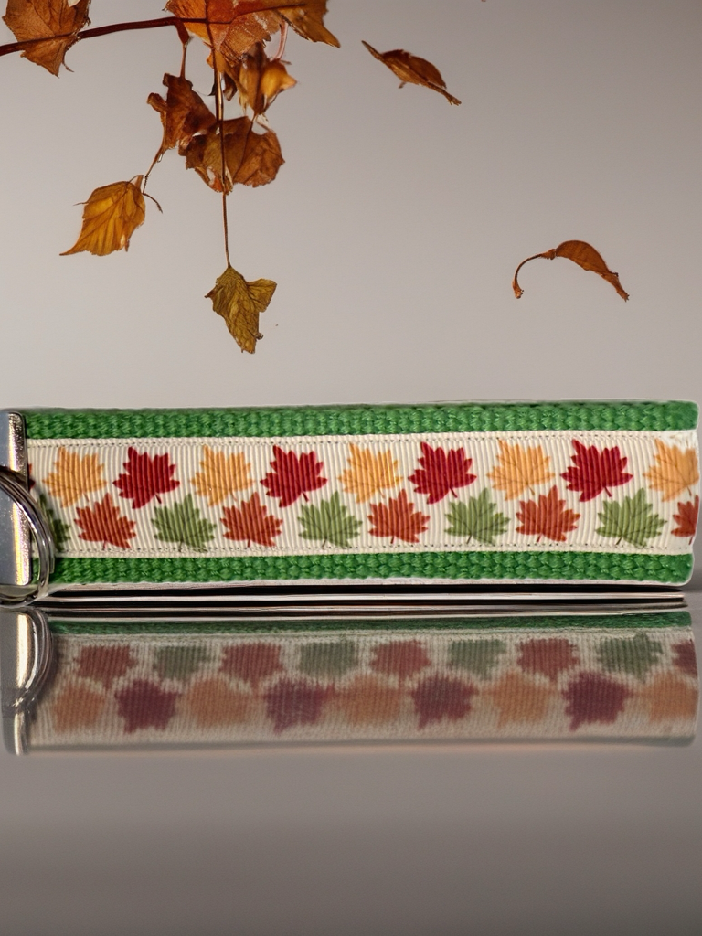 🍁 Autumn Leaves Wristlet Keychain – Handmade Fall & Thanksgiving Accessory