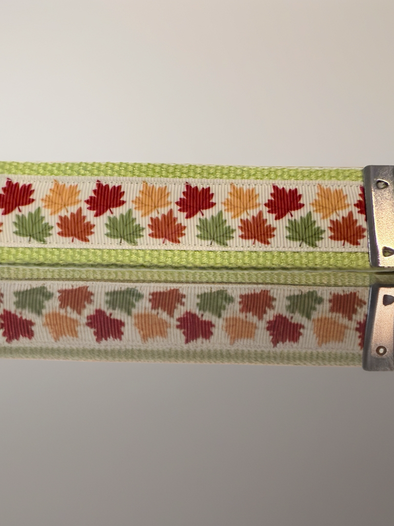 🍁 Autumn Leaves Wristlet Keychain – Handmade Fall & Thanksgiving Accessory