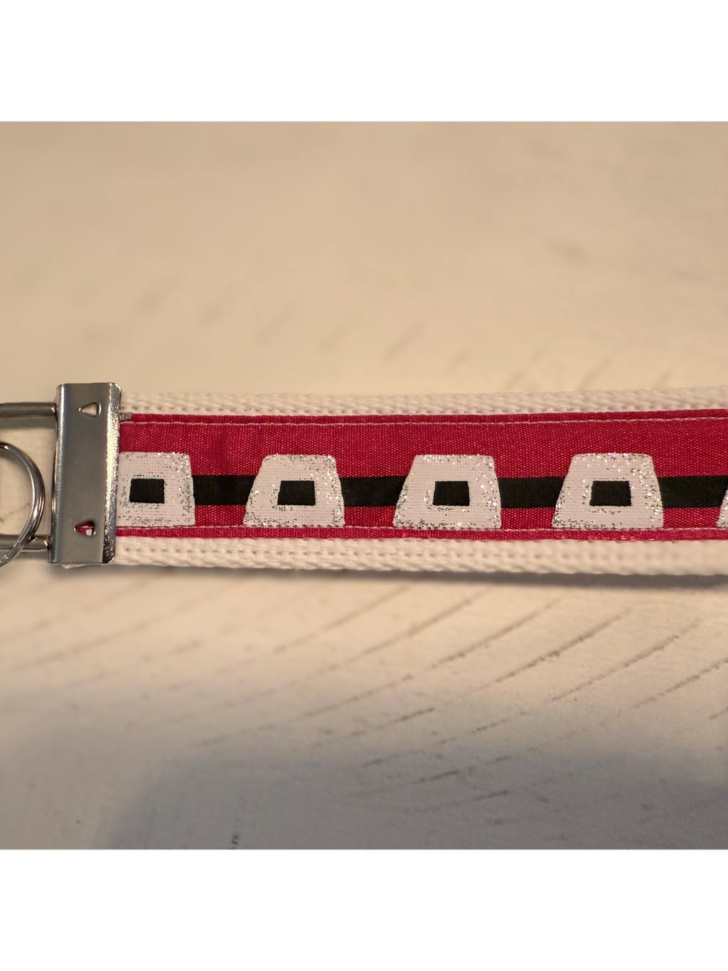 🎅 Santa Belt Wristlet Keychain – Festive Christmas Holiday Accessory