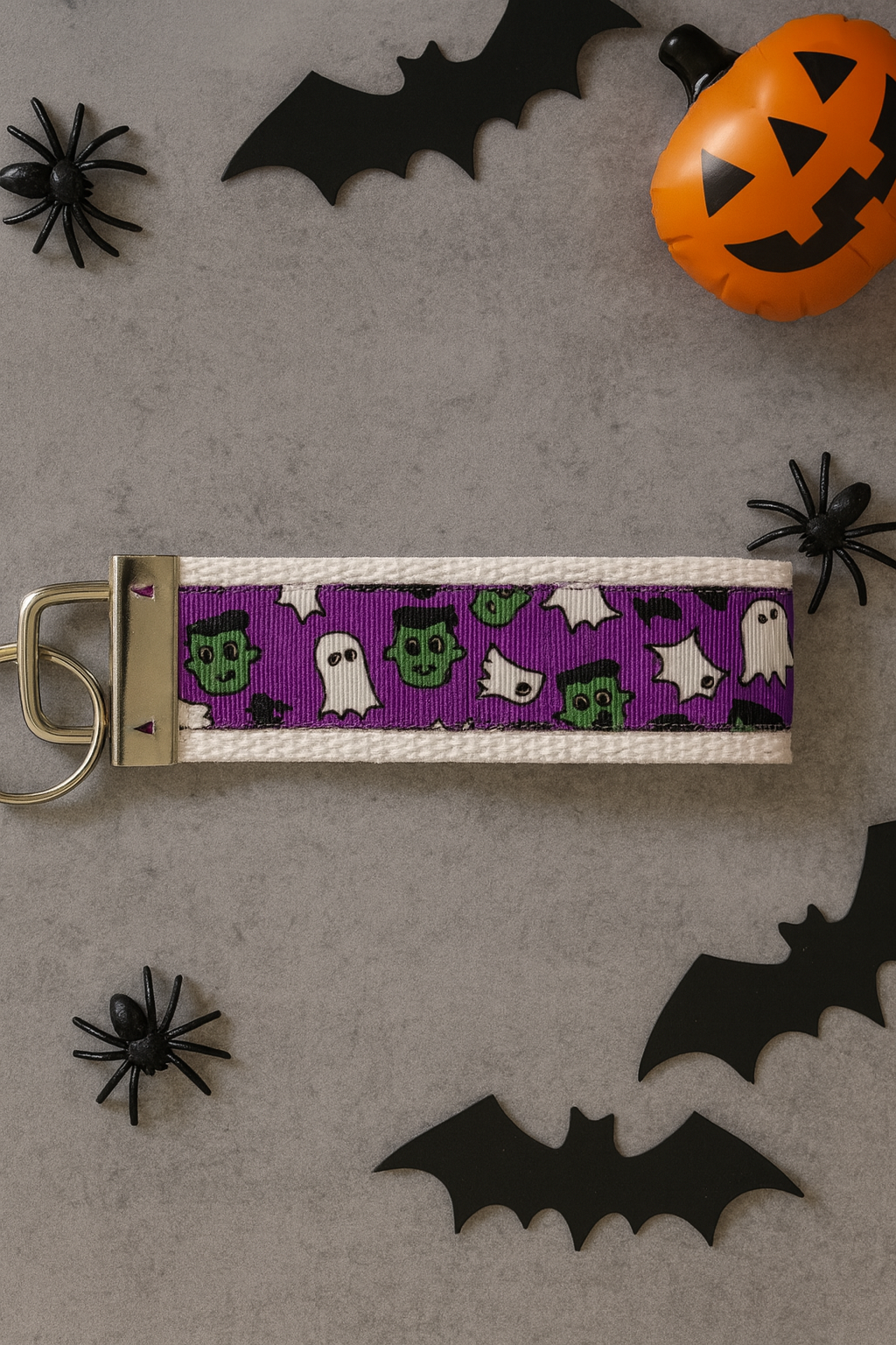 🎃 Spooky Halloween Wristlet Keychain – Ghosts, Frankensteins & Fun!
