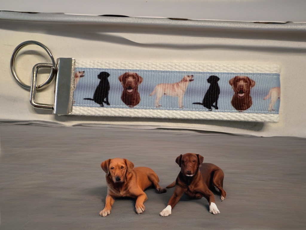 Labrador Retriever Wristlet Keychain – Dog Lover Gift with Yellow, Black & Chocolate Labs