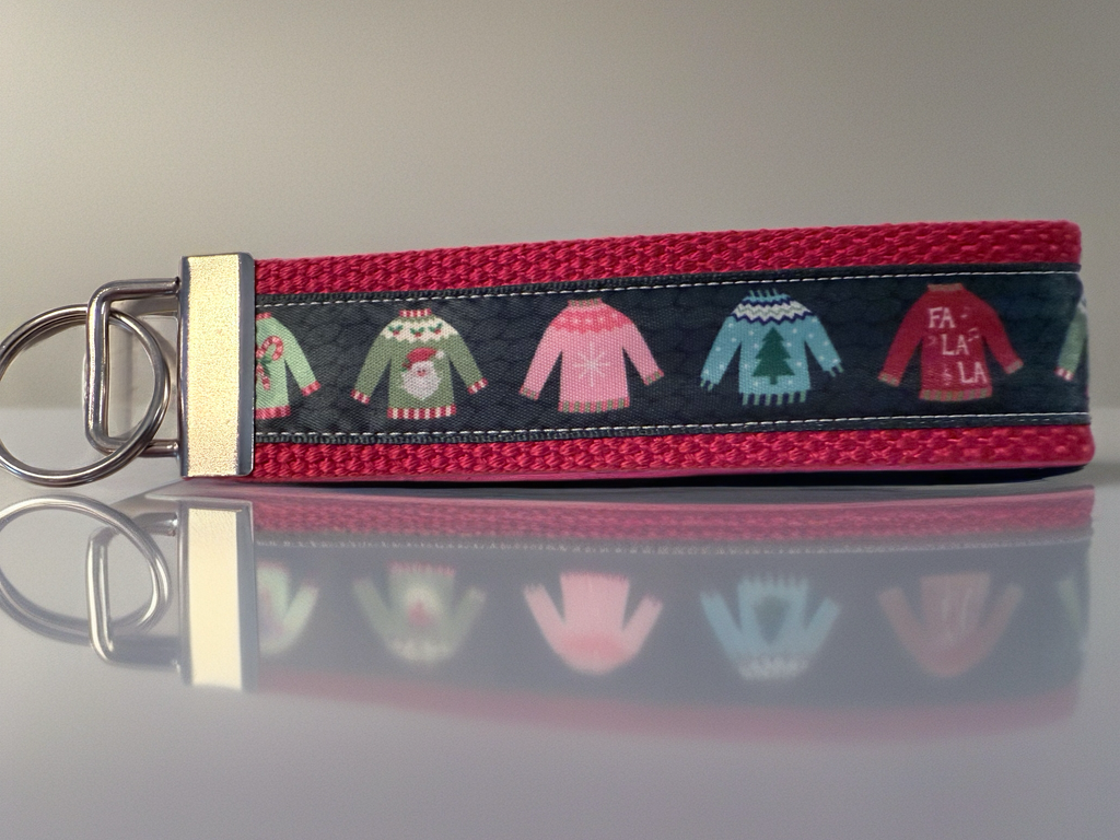🎄 Holiday Sweater Keychain Wristlet – Christmas Key Fob