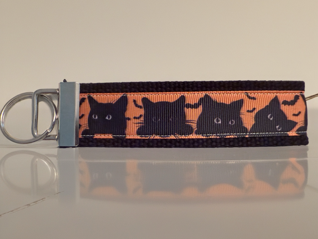 Halloween Black Cat Keychain – Spooky Cat & Bat Wristlet Key Fob