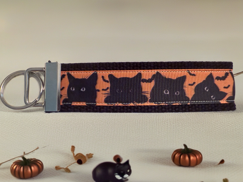 Halloween Black Cat Keychain – Spooky Cat & Bat Wristlet Key Fob