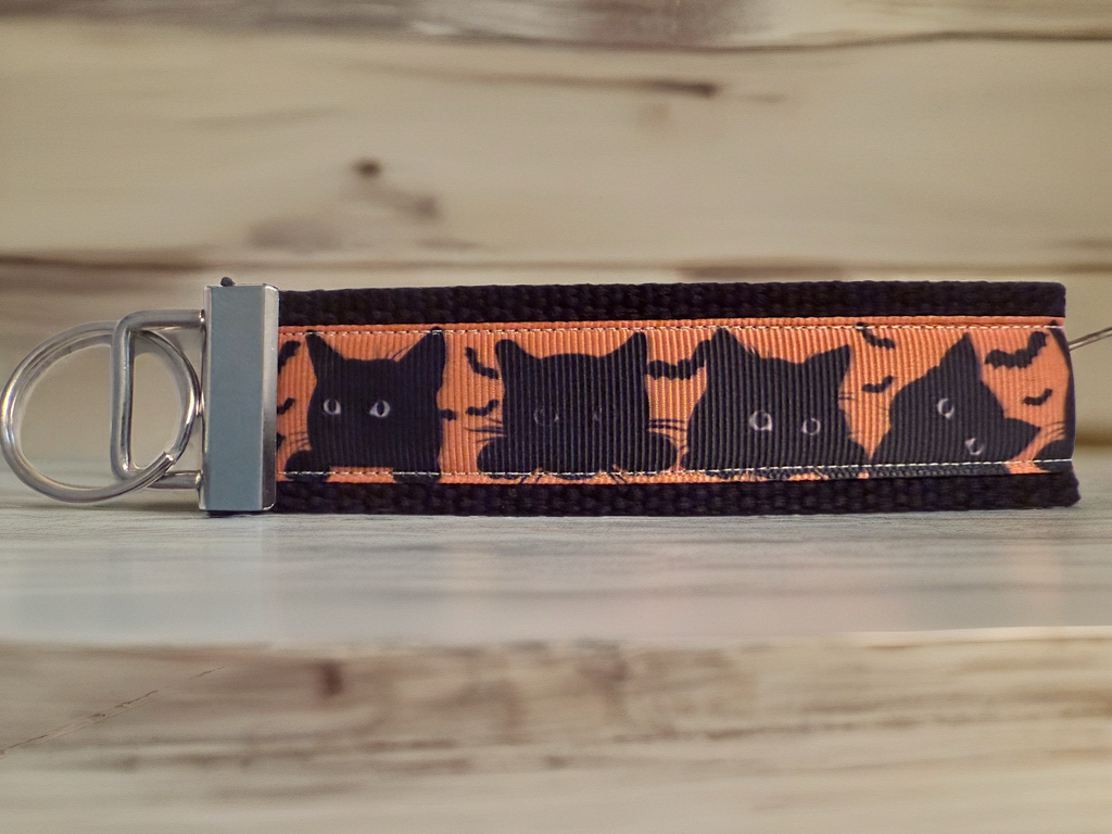 Halloween Black Cat Keychain – Spooky Cat & Bat Wristlet Key Fob