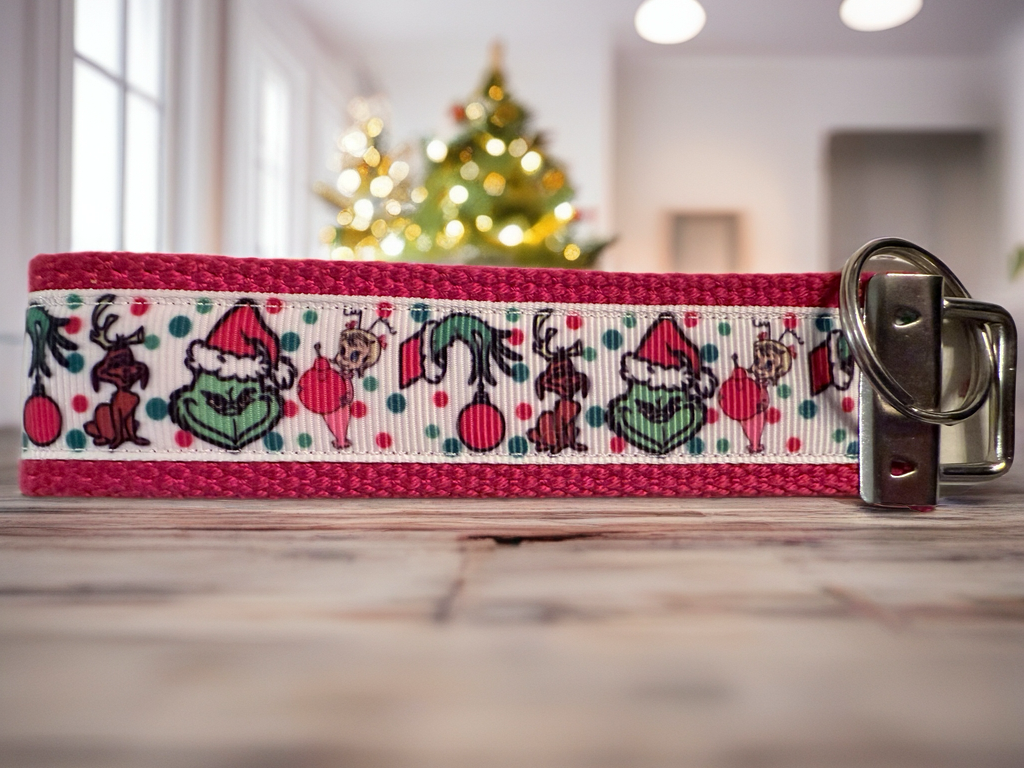 Christmas Grinch-Inspired Keychain Wristlet – Holiday Gift, Stocking Stuffer, Festive Key Fob
