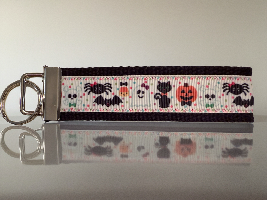 Halloween Keychain Wristlet – Cute Spooky Ghost, Pumpkin, Cat & Bat Key Fob