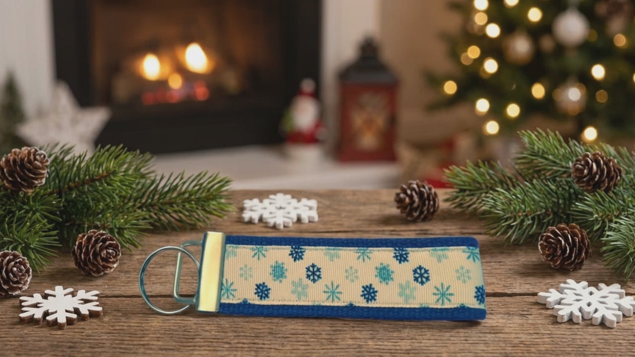 ❄️ Snowflake Wristlet Keychain – Winter Holiday Key Fob | Handmade Gift | Stocking Stuffer